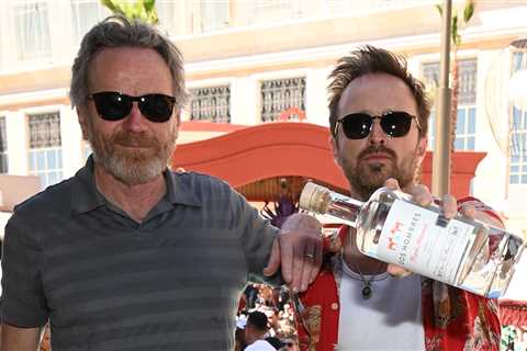 Breaking Bad’s Bryan Cranston and Aaron Paul partied together in Vegas this weekend!