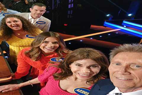 Gerry Turner Poses With His ‘Blended Family’ on ‘Celebrity Family Feud’