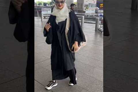 Rekha ji's airport style is to steal the spotlight#Rekha #youtubeshort  #shortvideo #shorts #short